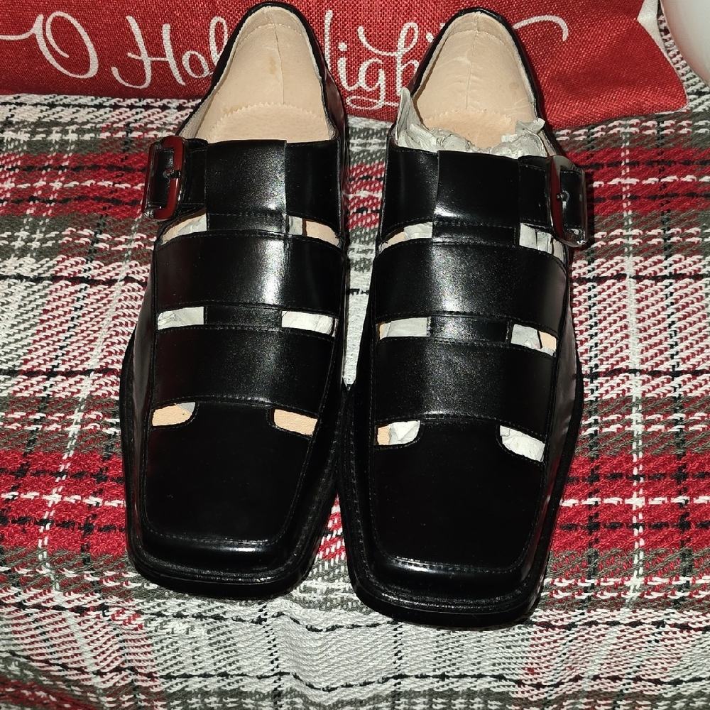 Milano Black Leather Cut-Out Loafers